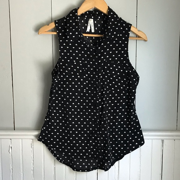 ✨H.P.✨ Sleeveless White Hearts button Down SOLD - Picture 2 of 5